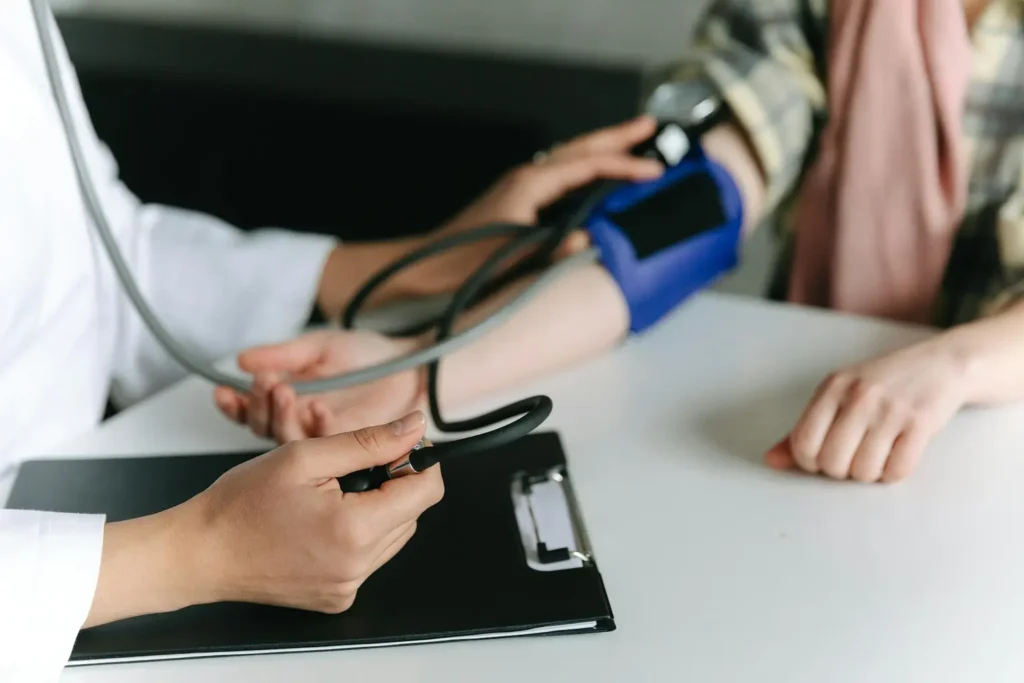 Cuándo considerar cambios en el estilo de vida para la hipertensión